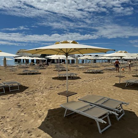 Appart 21 Artistic Beach Apartment Lignano Sabbiadoro Exterior photo
